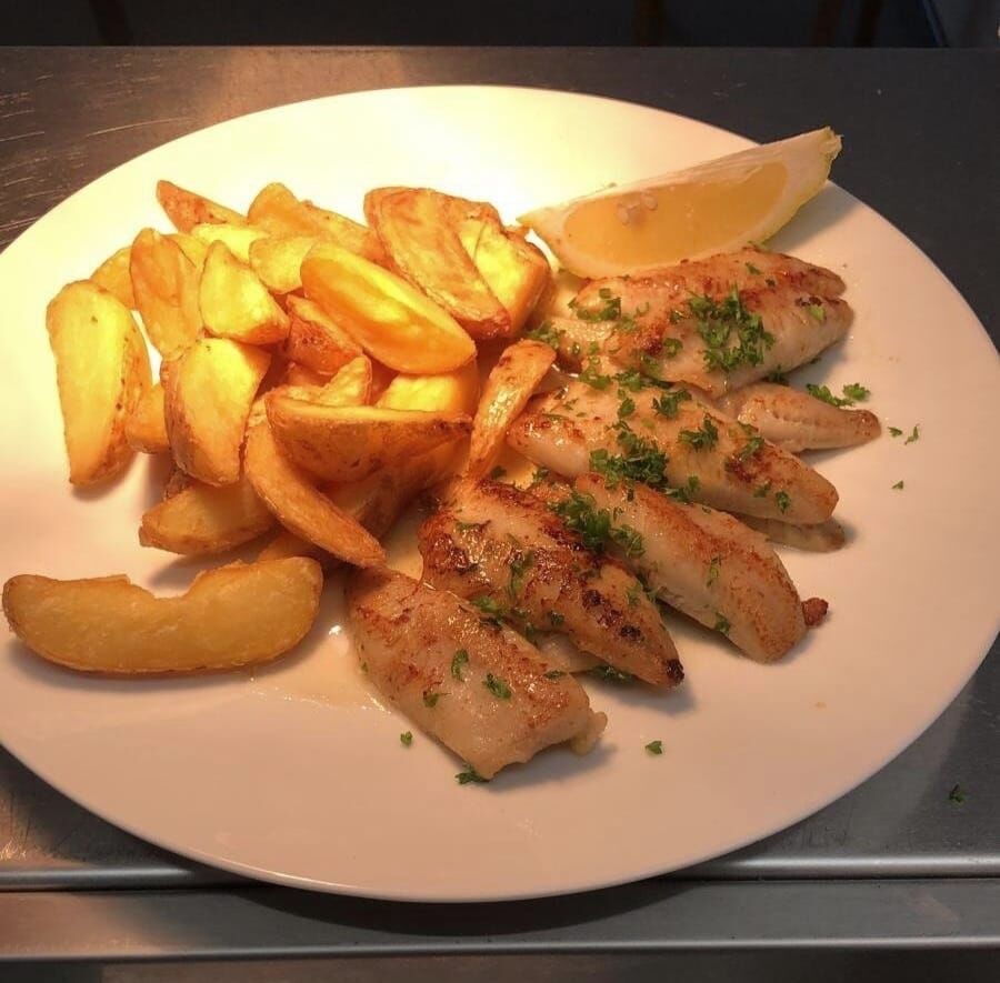 Les filets de perches meunières sont tous les vendredis midis, pensez à réserver ! 