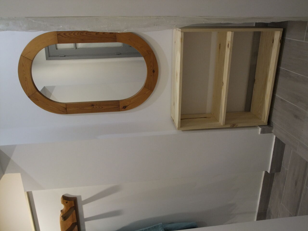 Gîte A KWABA AD.
Rangement. Meuble à chaussures.