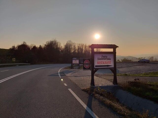 Apusul văzut de la poarta noastră 