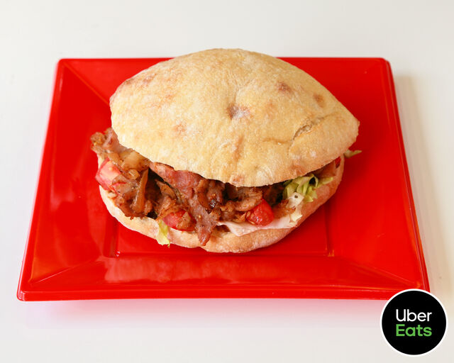 Notre Kebab
Salade, tomate, oignons, viandes kebab veau/dinde, sauce au choix