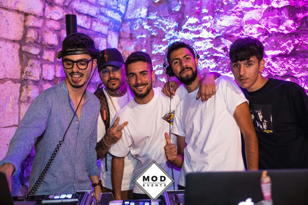 Mercoledì sotto il castello. 