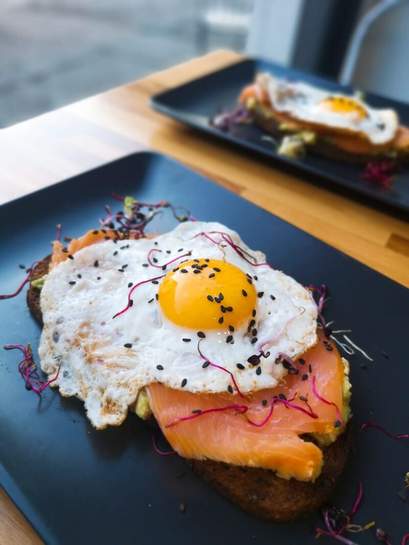 Avocado toast con salmone