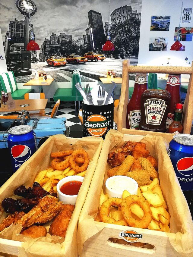 Fritované boxy s omáčkou a nápojom v cene