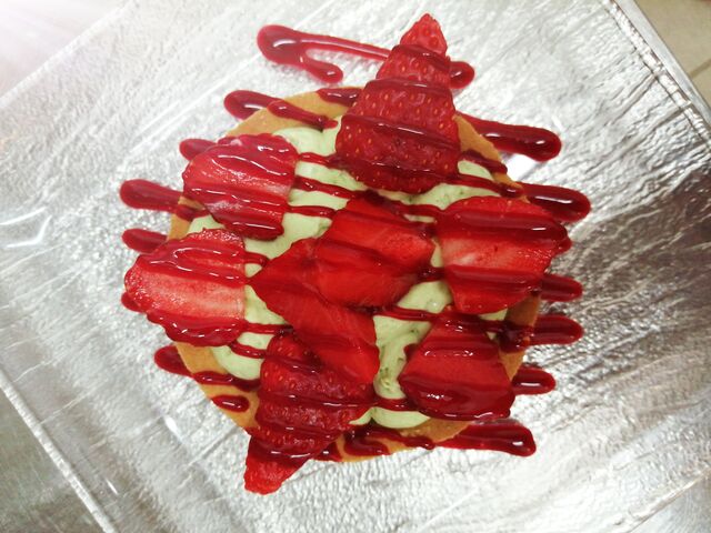Tarte du Moment à la Fraise et Ganache Pistache