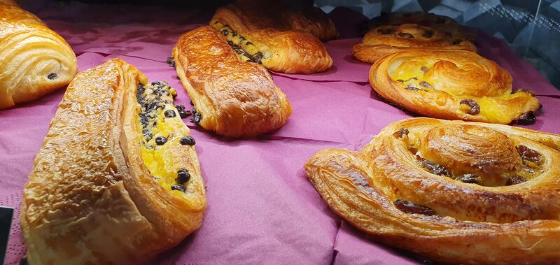 Le Suisse et le pain aux raisins