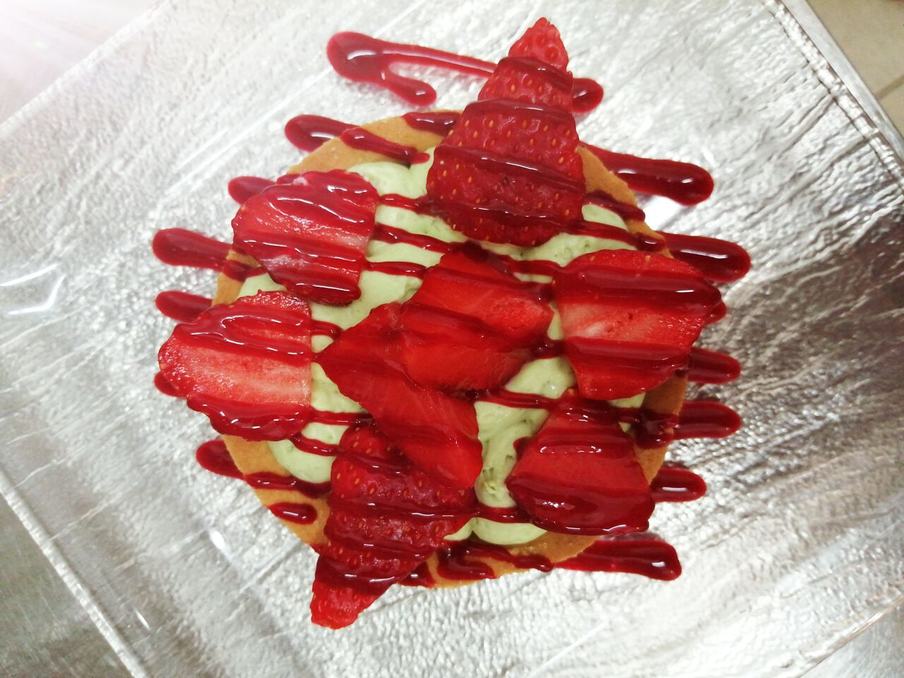 Tarte du Moment à la Fraise et Ganache Pistache