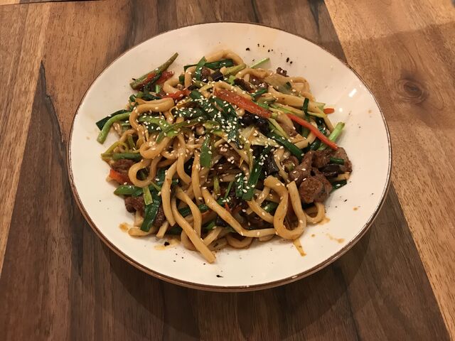 Unsere Spezialität.....Handgezogene gebratene Nudeln