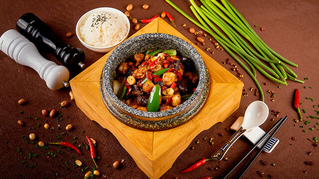 Kurczak na ostro z grzybami shiitake / Spicy chicken with shiitake mushrooms 