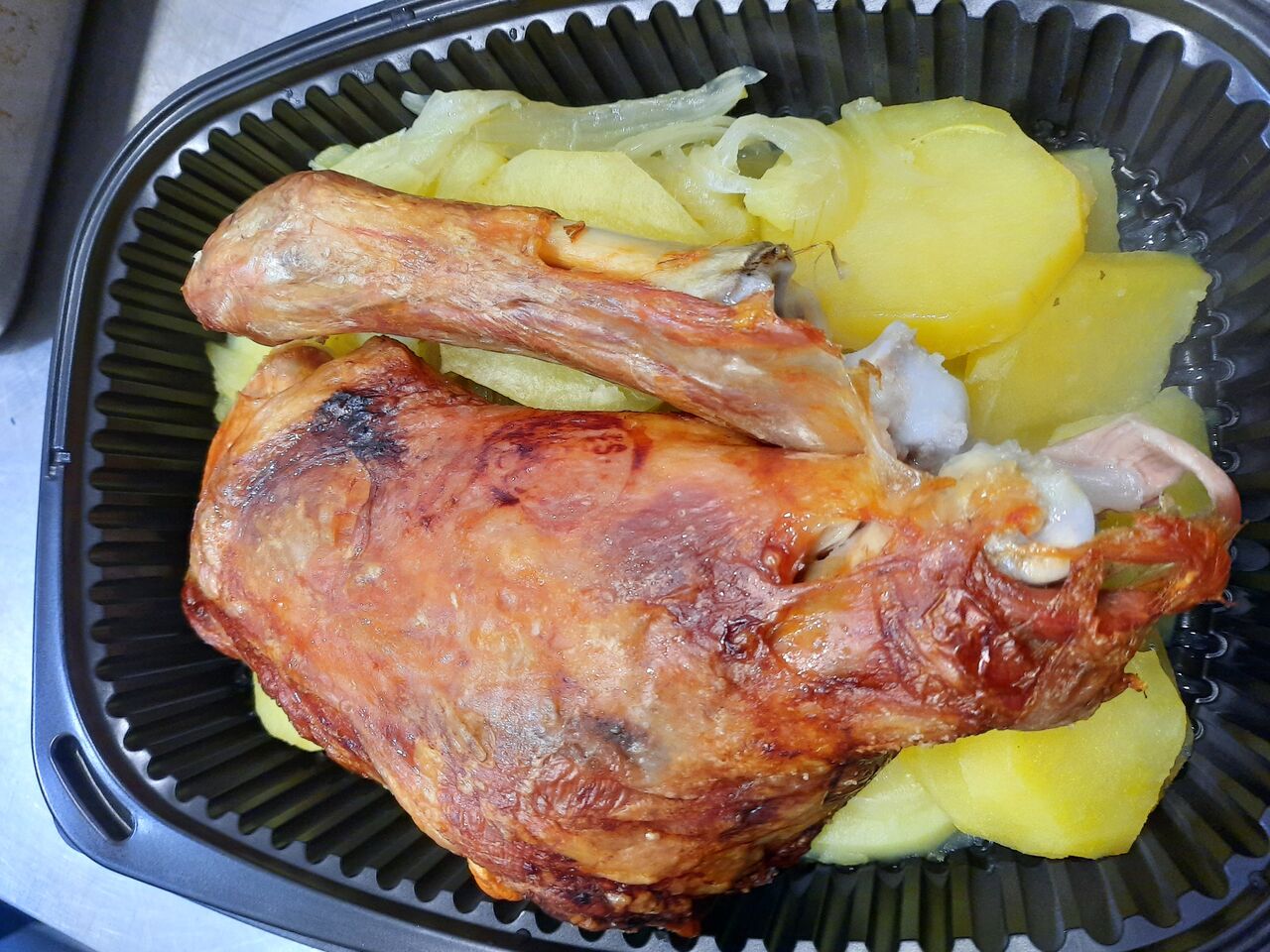 Paletilla de Cordero con Patatas Panaderas