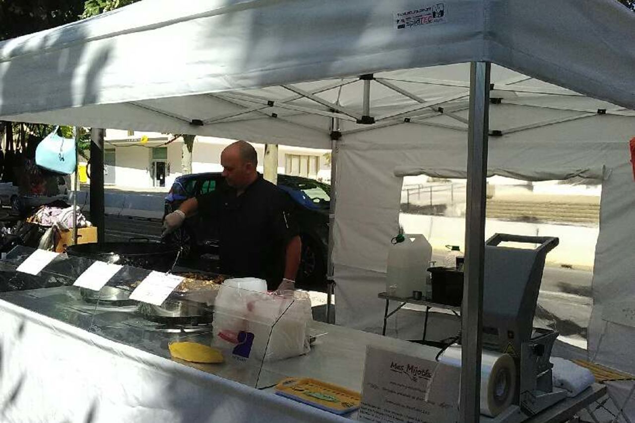 Cuisinier de métier et Artisan dans la fabrication de plats cuisinés provençaux, nos plats sont entièrement confectionnés sur place uniquement avec des produits frais et de saisonnalité.