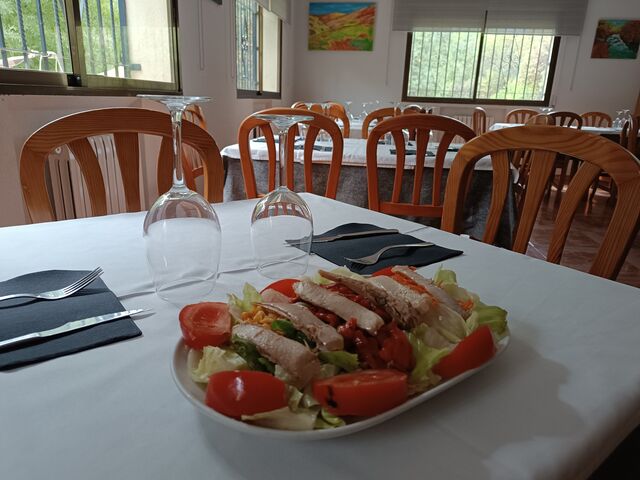 Ensalada con pimientos y ventresca