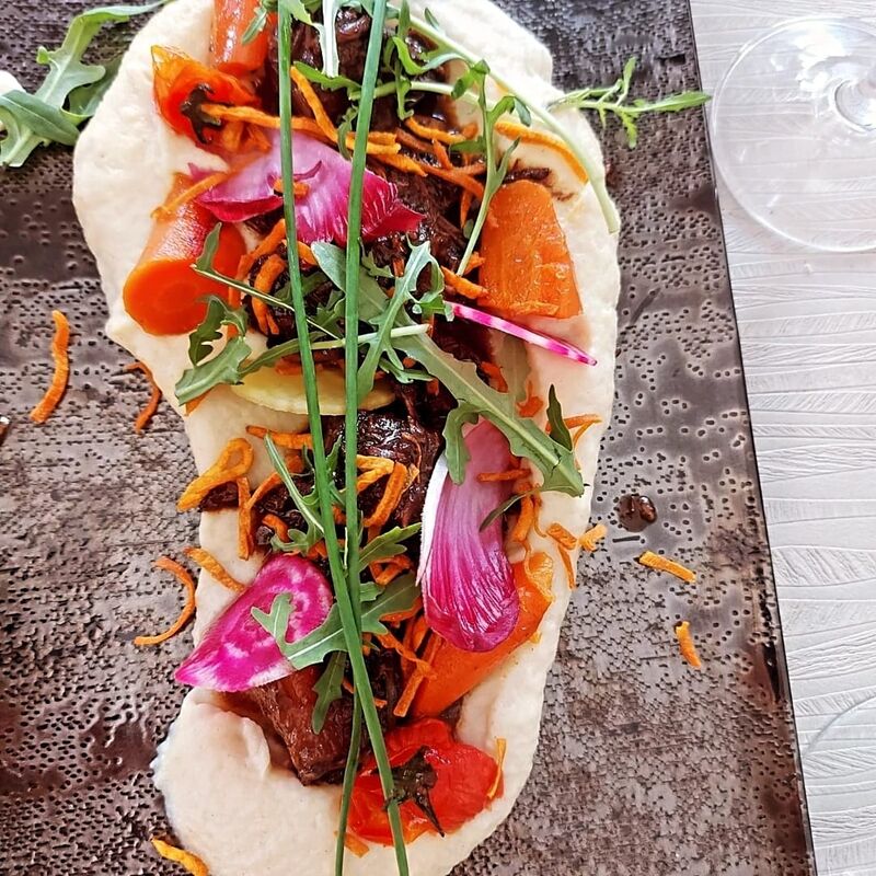 Paleron de bœuf façon daube, purée de panais, carottes glacées