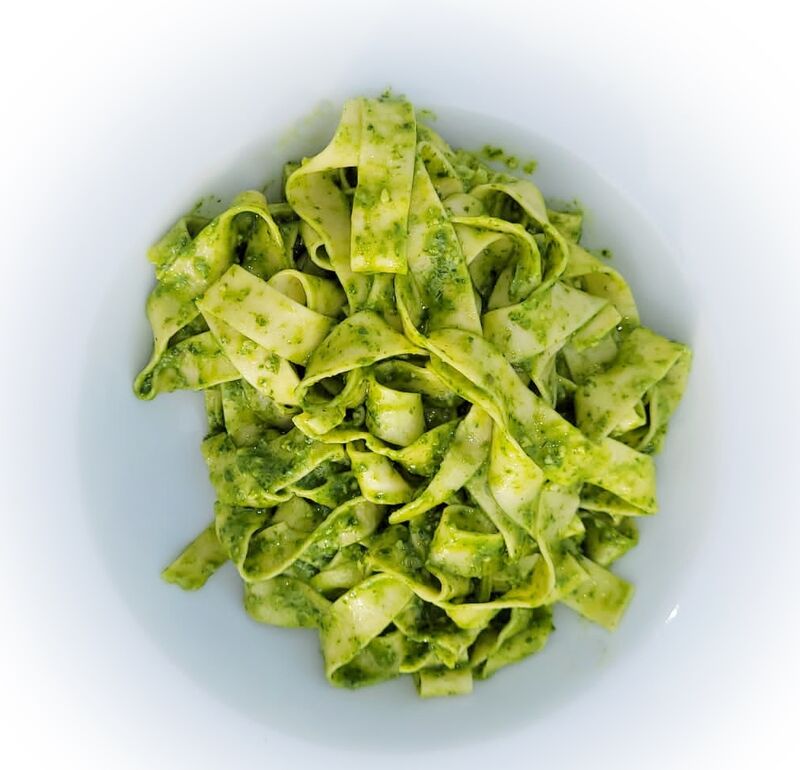 Tagliatelle al pesto (mit hausgemachtem Basilikumpesto)