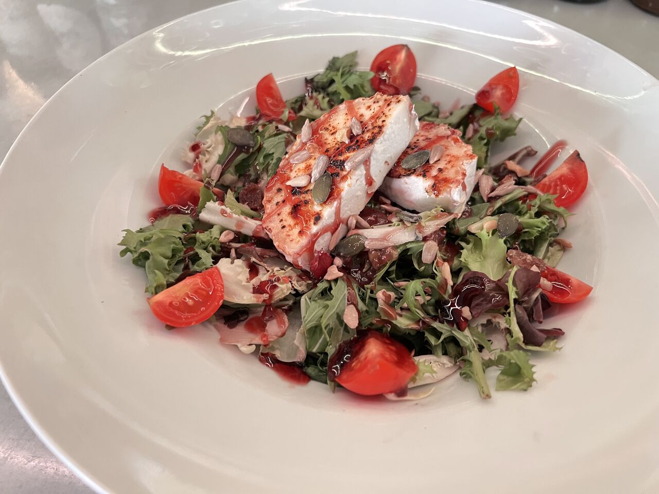 Ensalada de queso de cabra