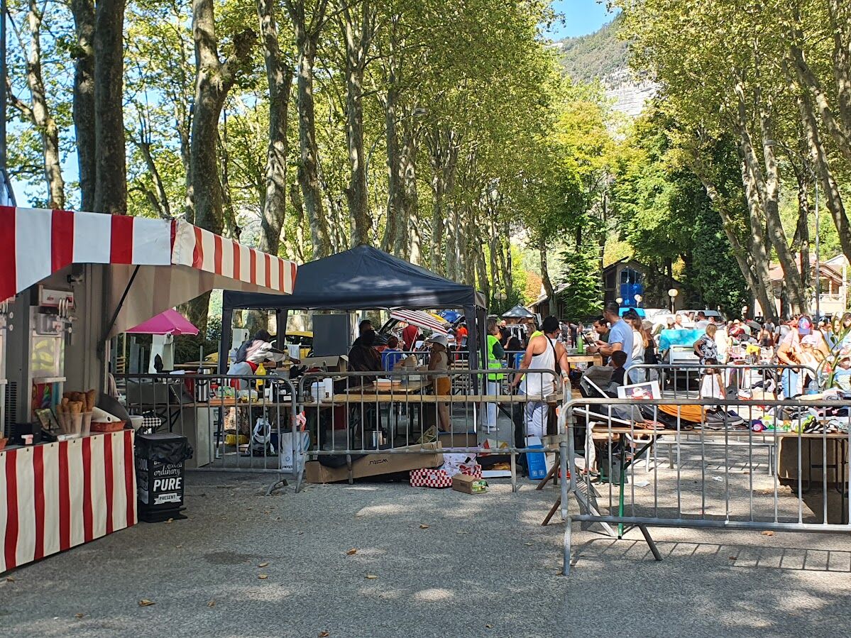 vide grenier NANTUA
