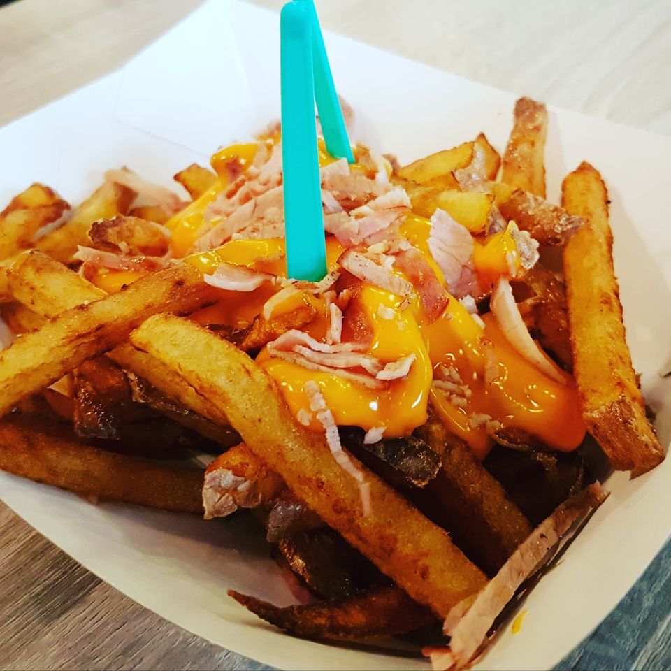 Tous nos plats sont accompagnés de délicieuses frites maison
A déguster en cornet ou barquette également le soir