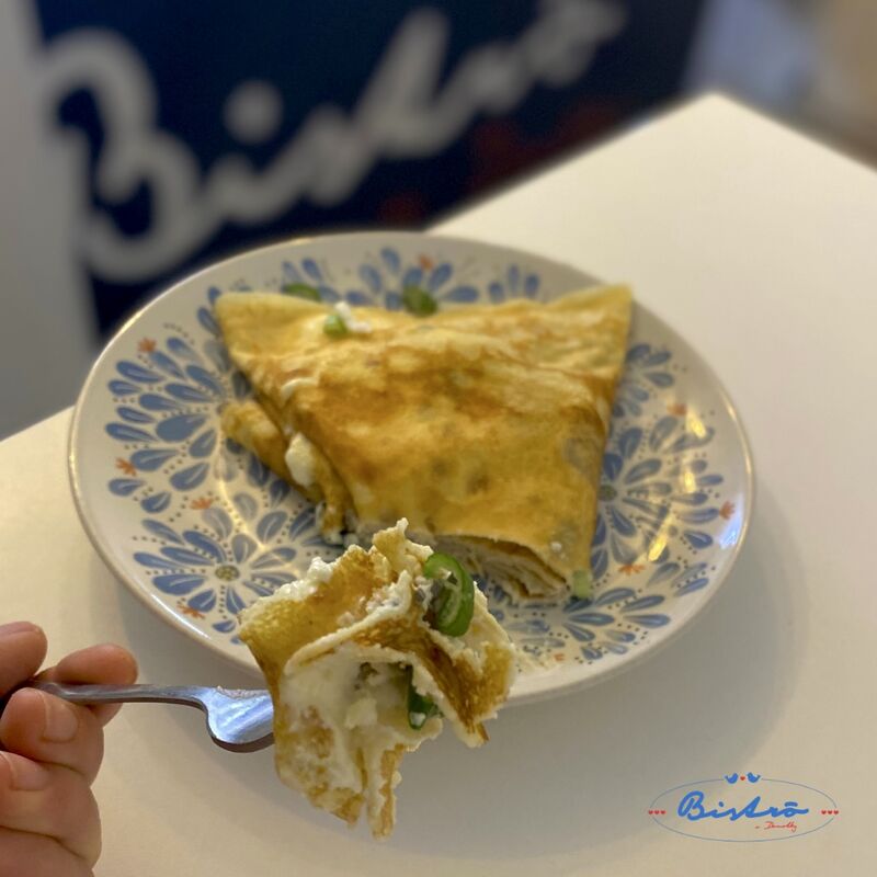 Bryndzová palacinka s mladou cibuľkou 