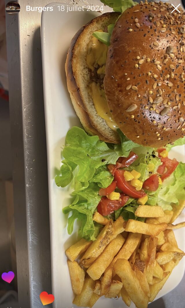 Burger frite maison salade