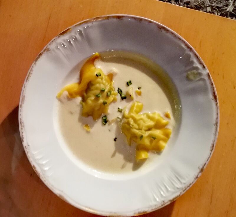 Ravioles d'huîtres et lard, sauce aux cèpes