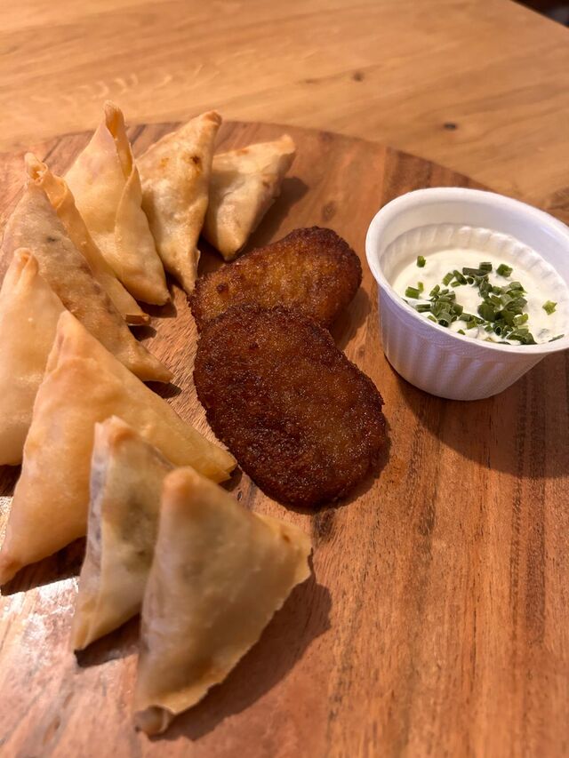Samoussas et beignet manioc