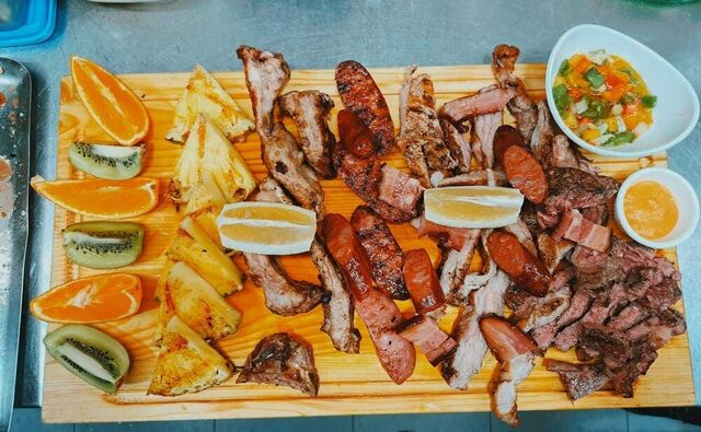 Grelhada Mista com Frutas 