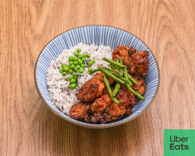 riz au poulet frit (a la sauce soja ou aigre douce et epice) 닭강정덮밥 매운양념치킨덮밥