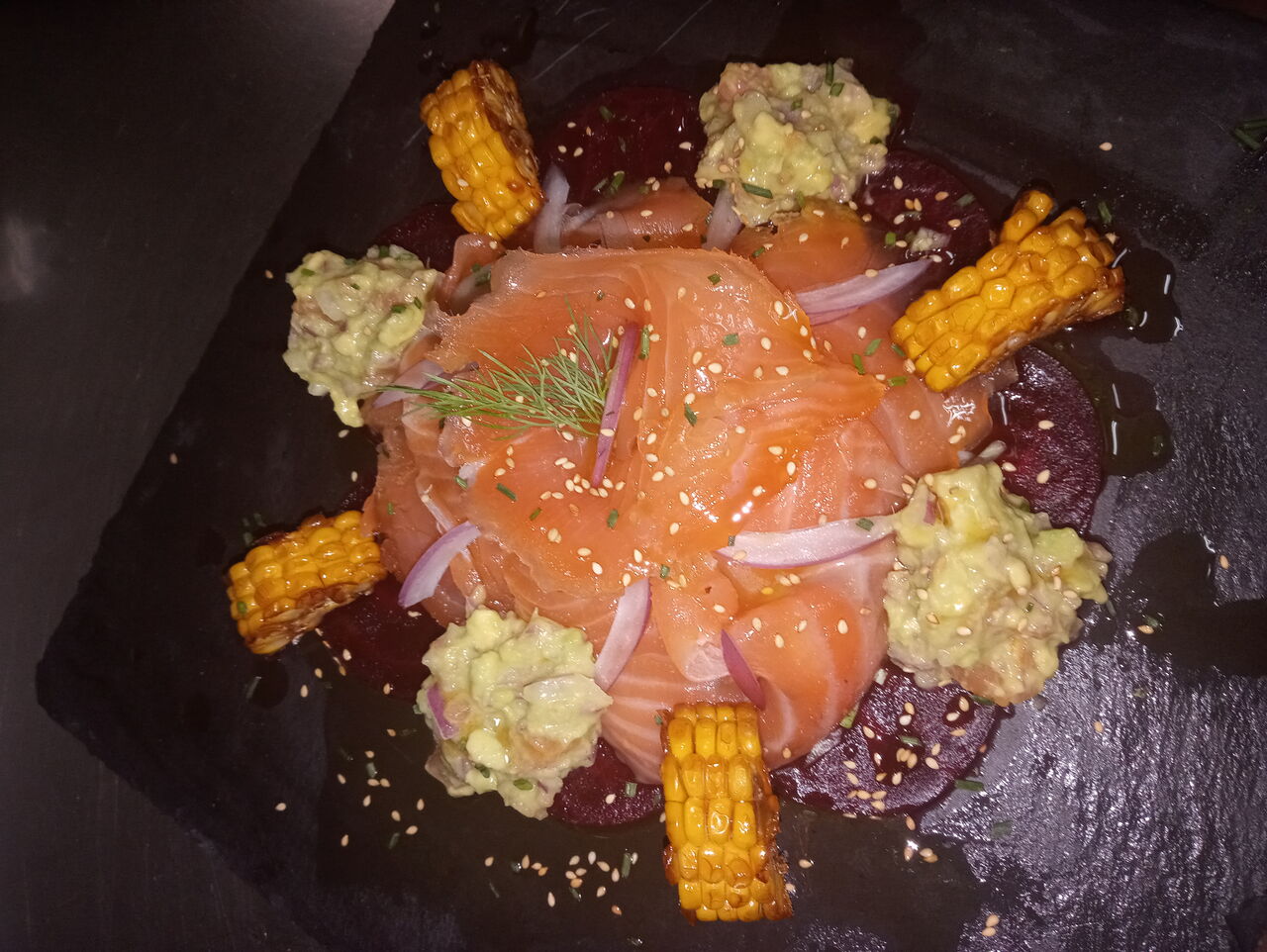 ENSALADA DE SALMON MARINADO