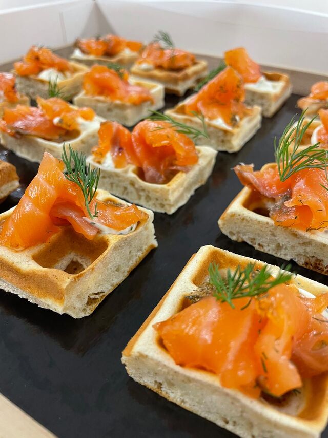 Gaufrette au sarrasin, crème de Bresse à l'aneth, saumon gravlax maison