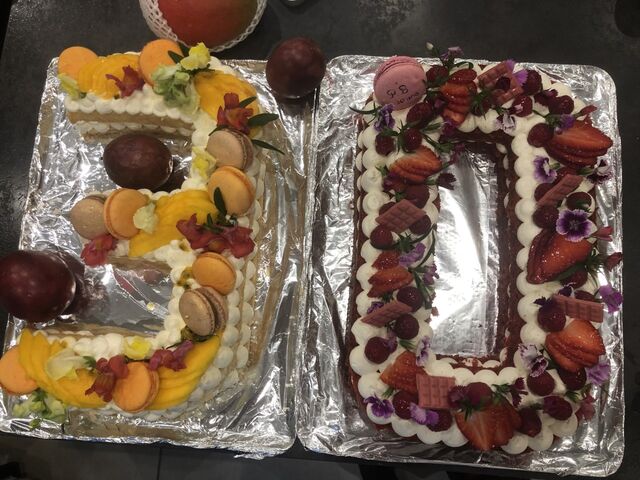 Number Cake, génoise, ganache monté a la vanille mangue/ passion
gateau red velvet , chantilly mascarpone fraises /framboises