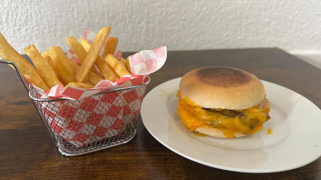 Hamburguesa con patatas fritas