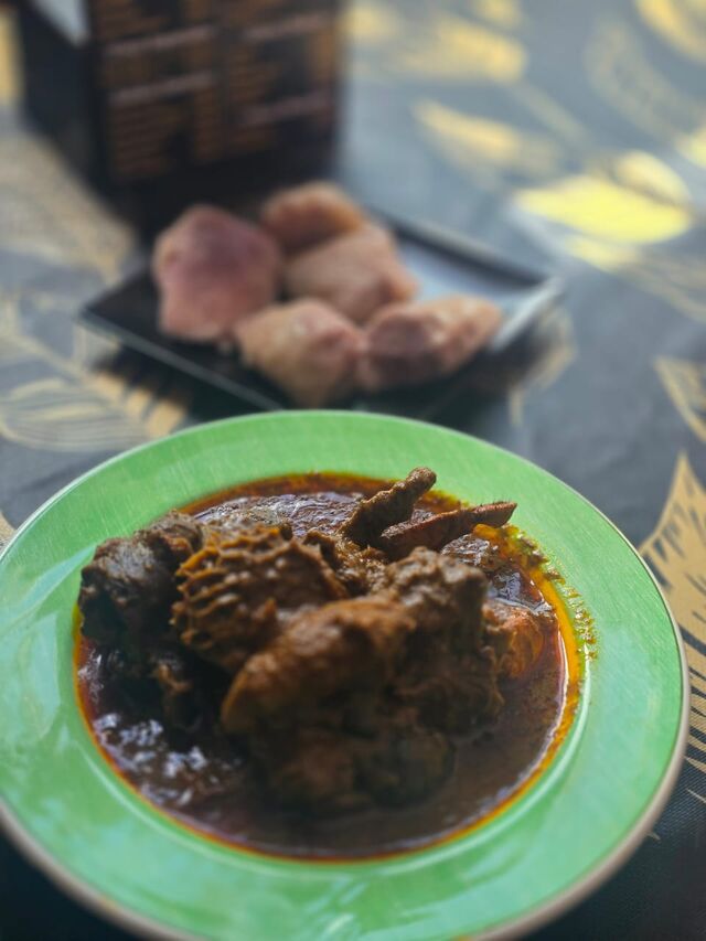 Banga Sup con Malaga, arroz, yuca, y platano, fufú, garí a elegir