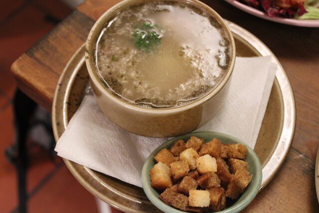 Poctivá česnečka se sýrem a krutony