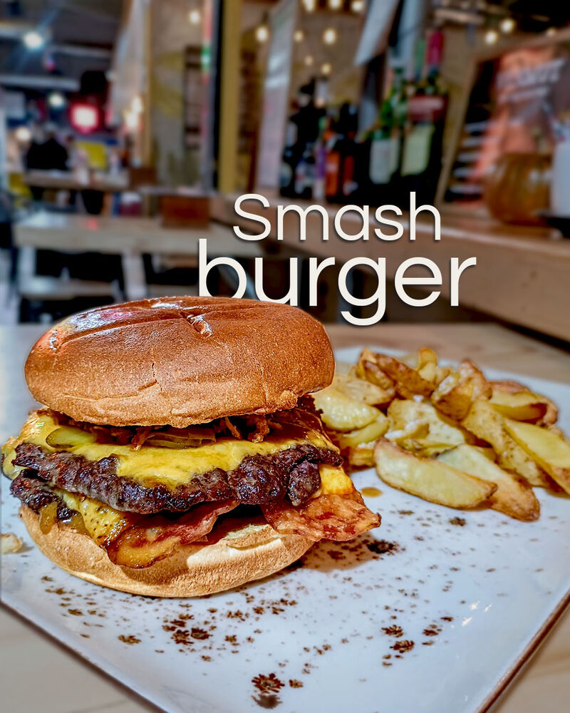 Smash Burger, queso cheddar, bacon, pepinillo y salsa especial