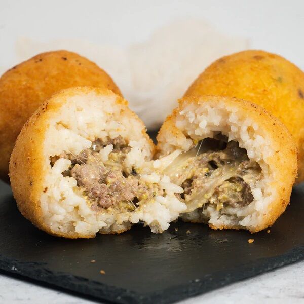 Arancini con salsiccia e funghi