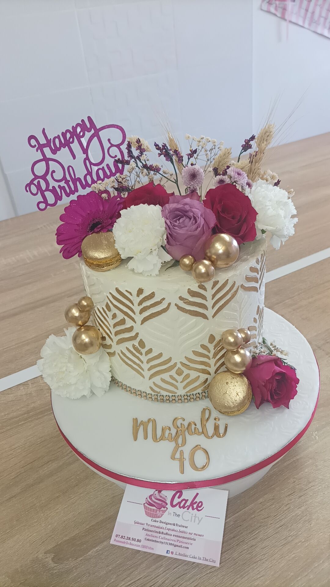 Gâteau à thème floral beige,écru&rose