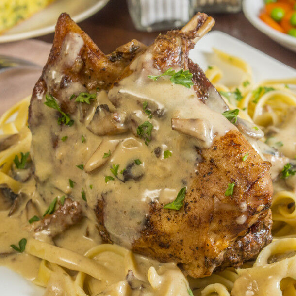 CUISSE DE LAPIN A LA CREME
TAGLIATELLES ET CHAMPIGNONS