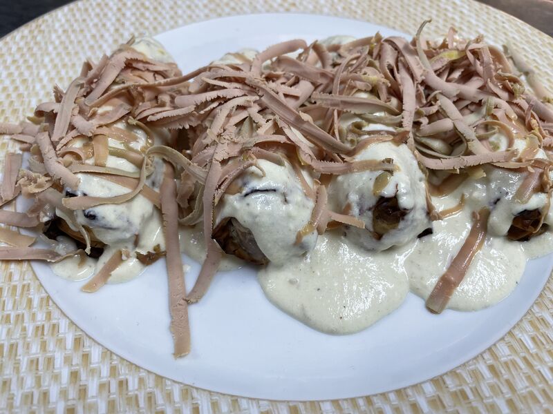 Canelón de carne con salsa de foie mi cuit