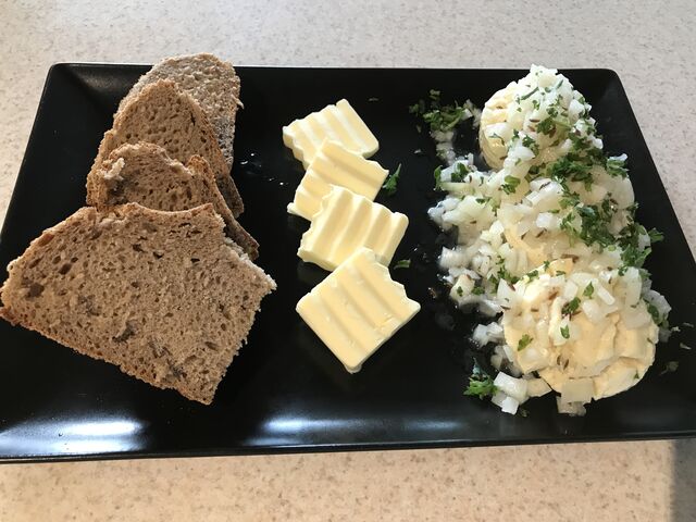 Tagesessen:Handkäse mit Musik und Brot