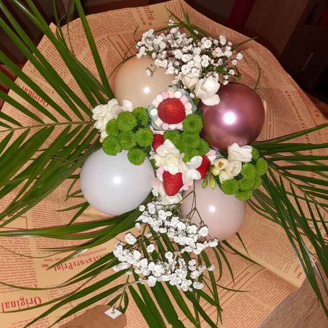 Bouquet sucré à offrir fraises et bonbons