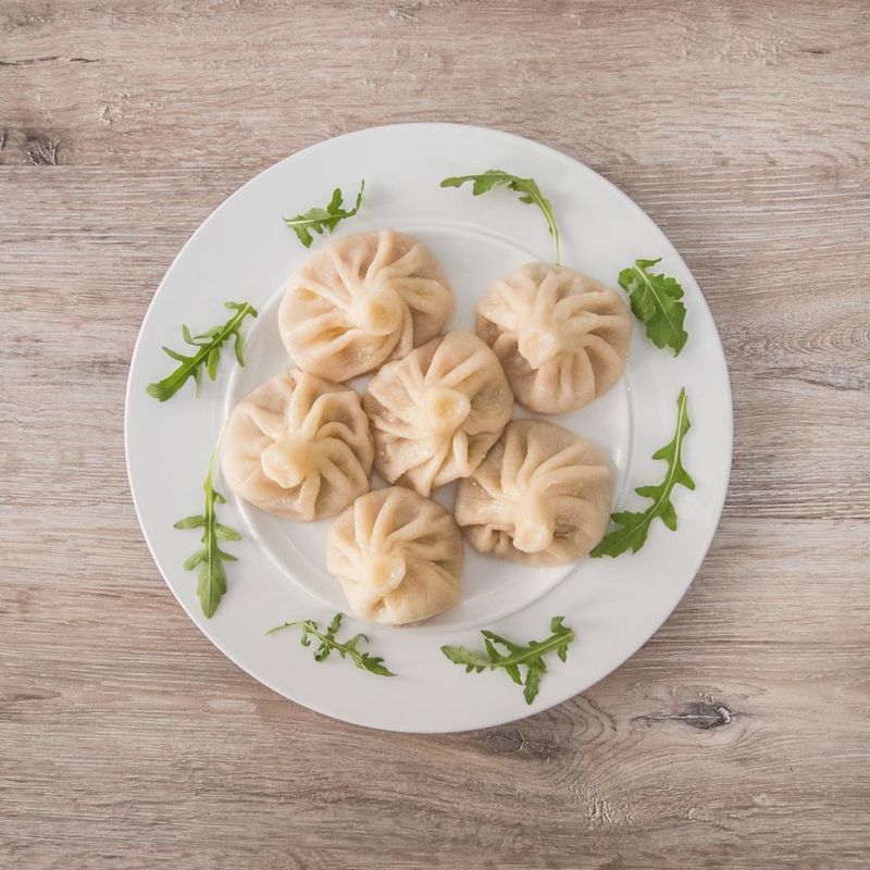 Chinkali gruzińskie pierogi z mięsem wieprzowo wołowy i rosołkiem w środku