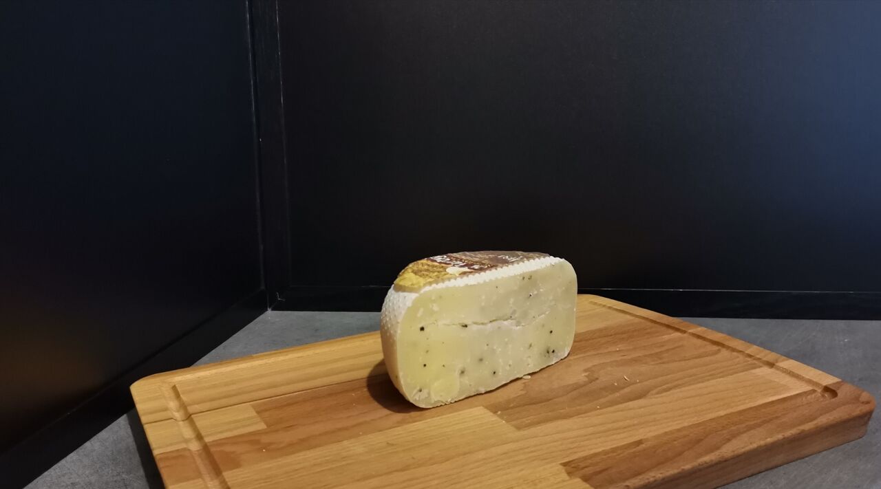Pecorino Truffé (lait de vache et de brebis mélangés pasteurisés à la truffe d'été) = rupture de stock