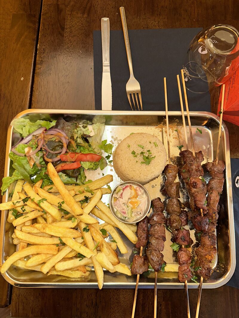 Plats brebis avec attieke aloco