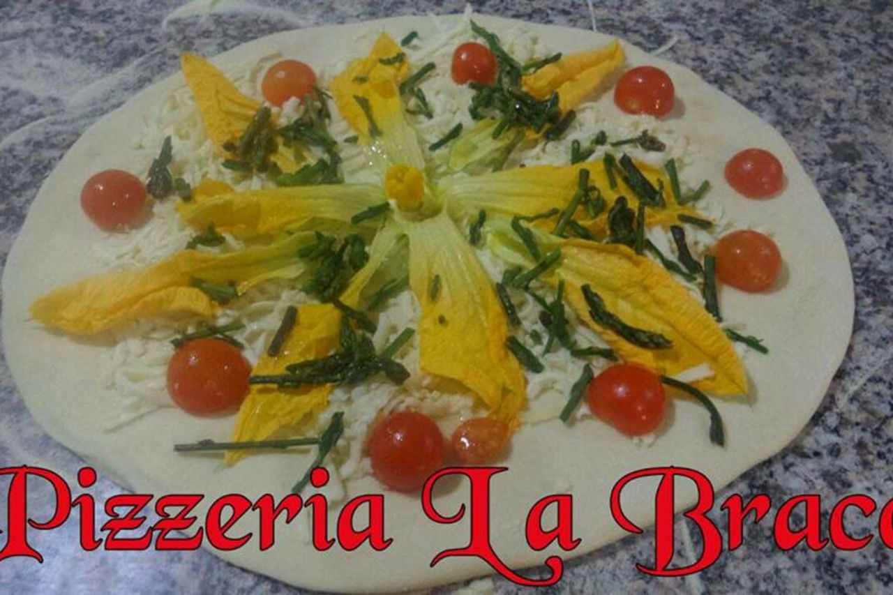 pizza con fiori di zucca