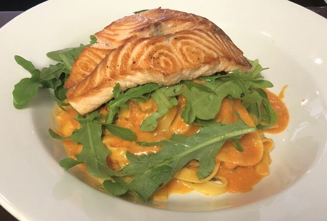 Tagliatelle Salmone e Rucola
(Aus der festen Speisekarte)