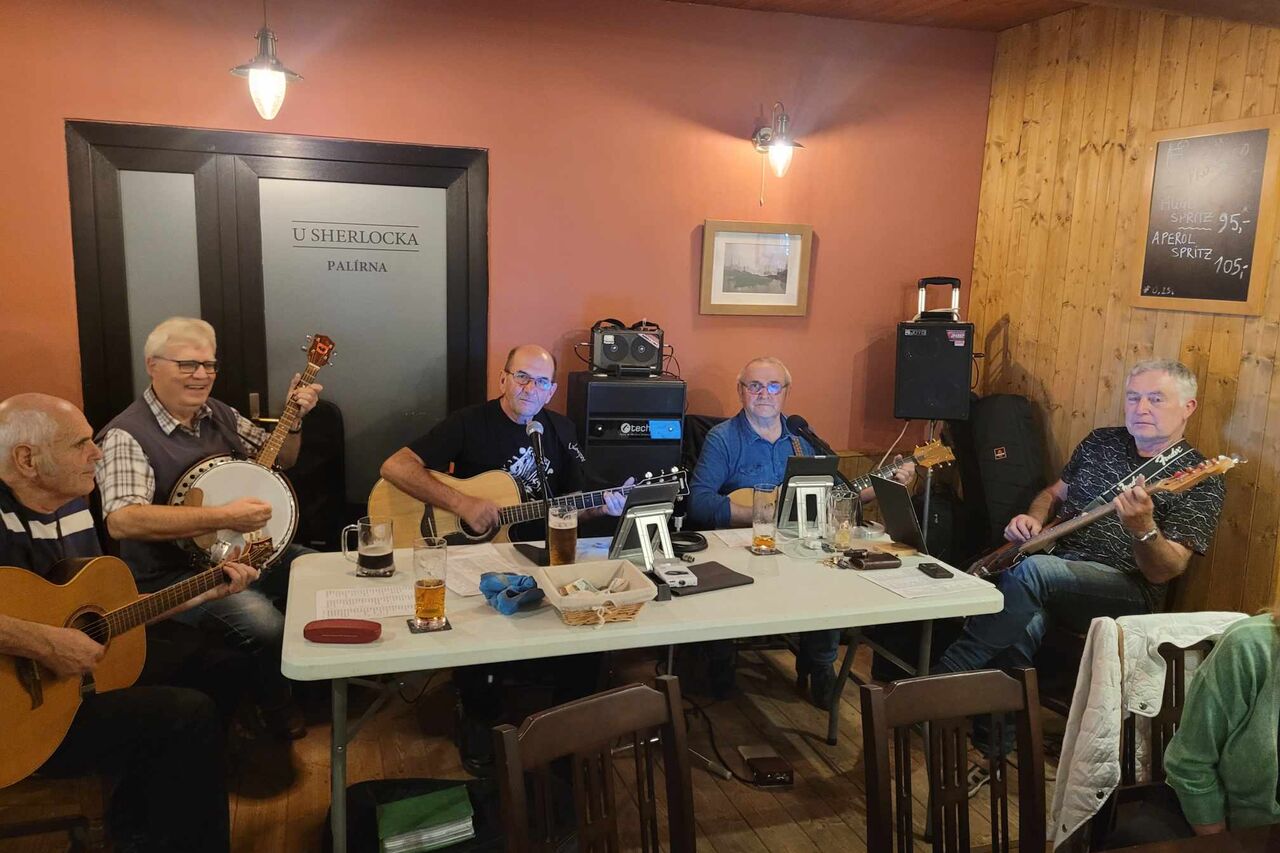 Úterý 18.11. Turista band od 18.00