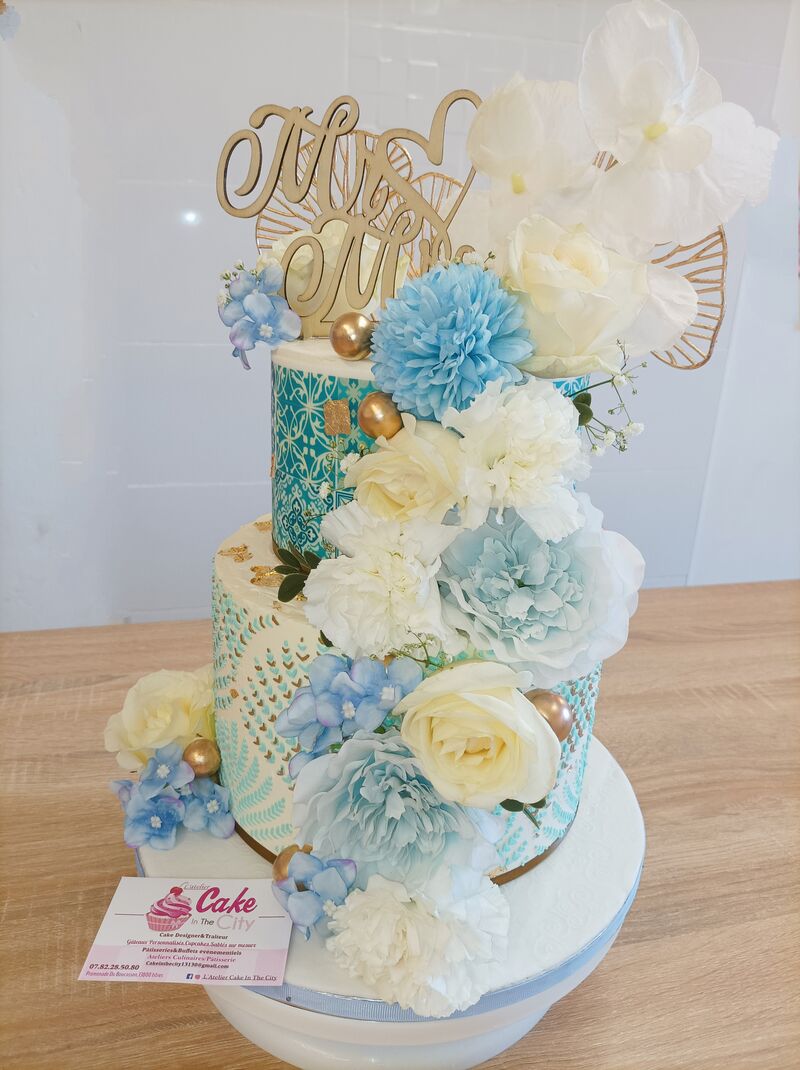 Wedding Cake thème floral bleu&doré