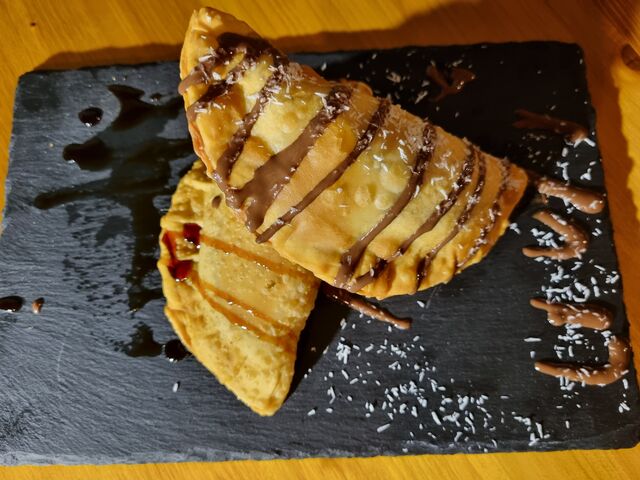 Empanadas dolci al dulce de leche e al cioccolato e cocco