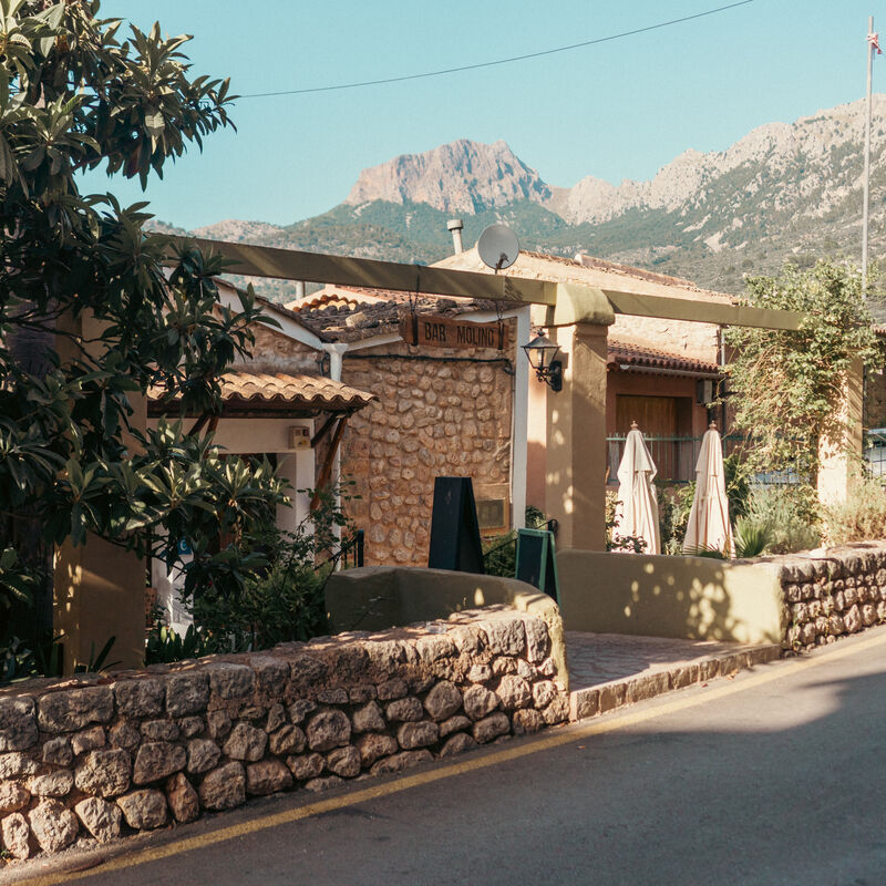 Entrada exterior del Bar Molino