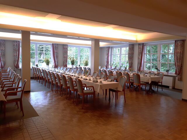 Beerdigung für 60 Personen