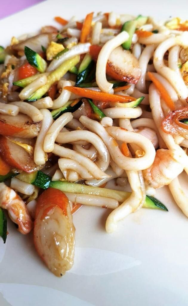 Spaghetti Udon con misto pesce
